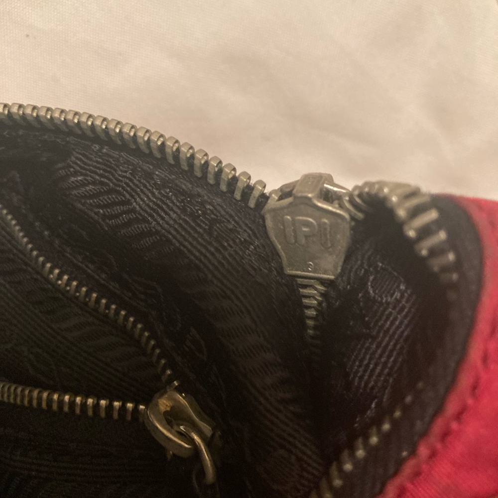 Vintage PRADA red pochette bag - Picture 5 of 10